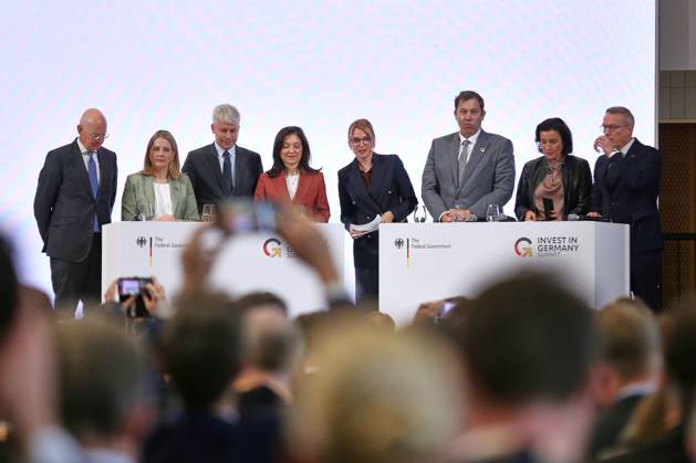 Berlin, Germany, October 20, 2026 ESMT Invest in Germany Summit Discussion featuring, among others, Martin Blessing, Commissioner for Investment in Germany; Verena Hubertz Copyright: xdtsxNachrichtenagenturx dts_140032