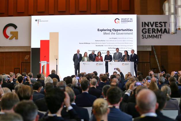 Berlin, Germany, October 20, 2026 ESMT Invest in Germany Summit Discussion featuring, among others, Martin Blessing, Commissioner for Investment in Germany; Verena Hubertz Copyright: xdtsxNachrichtenagenturx dts_140033