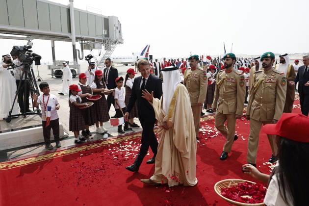 President Macron Visits Bahrain Bahrain s King Hamad bin Isa Al Khalifa welcomes French President Emmanuel Macron upon his arrival at Sakhir Air Base, in Manama, Bahrain, October 20, 2026. Photo by Benoit Tessier Pool ABACAPRESS.COM Manama Bahrain  Copyright: xTessierxBenoit Pool ABACAx