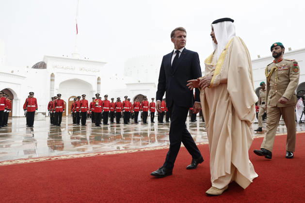 President Macron Visits Bahrain Bahrain s King Hamad bin Isa Al Khalifa welcomes French President Emmanuel Macron at Al-Sakhir Palace near Zallaq, Bahrain, October 20, 2026. Photo by Benoit Tessier Pool ABACAPRESS.COM Zallaq Bahrain  Copyright: xTessierxBenoit Pool ABACAx