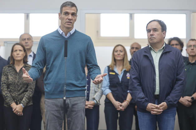 Sánchez Visits Oliva, Valencia, to Assess the Damage Caused by Storm Adam Prime Minister Pedro Sánchez speaks to the media alongside the president of the Valencian Regional Government, Juanfran Pérez Llorca, during a visit to the Forward Command Post for Storm Adam, on October 20, 2026, in Oliva, Valencia, Valencian Community, Spain. The storm caused by Storm Adam has resulted in three deaths in the Valencian Community: a man, approximately 64 years old, at a campground in Oliva, Valencia; a 79-year-old woman with limited mobility found dead in her home, also in Oliva, and another woman who lost her life this past Sunday after going into the sea in the Valencian town of Sagunt. October 20, 2026, Oliva, Valencia, Valencian Community, Oliva,  Copyright: xRoberxSolsonax 7857068