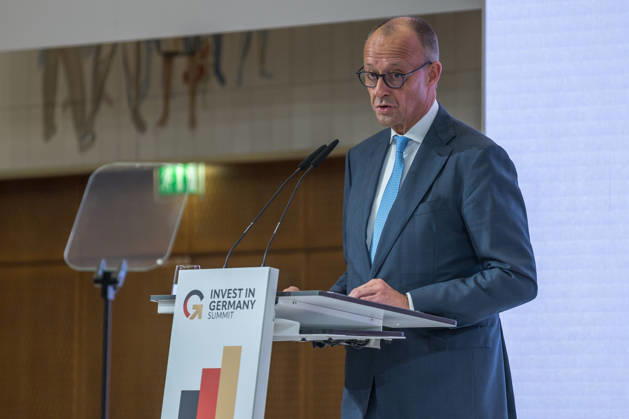 Invest in Germany Summit in Berlin: German Chancellor Friedrich Merz (CDU) speaks at the Invest in Germany Summit on October 20, 2026, in Berlin. Bundeskanzler Friedrich Merz (CDU) speaks at the Invest in Germany Summit on October 20, 2026, in Berlin. Berlin, Berlin, Germany. ESMT Berlin