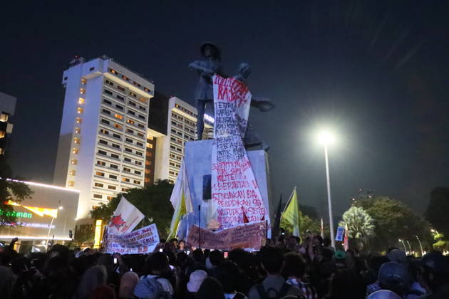 October 20, 2026, Jakarta, Central Jakarta, jakarta: Students and civil society groups stage a protest at Tugu Tani, Central Jakarta, voicing concerns over government policies, environmental issues, and social inequality. Jakarta jakarta - ZUMAp146 20261020_zap_p146_046 Copyright: xDennyxPohanx