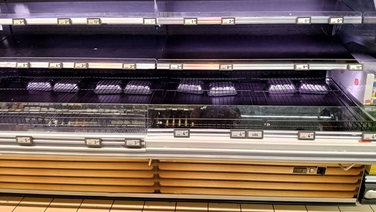 IPP Photo: Albano Angilletta, Locri, Reggio Calabria, October 20, 2026. The photo shows empty shelves in supermarkets due to roadblocks set up by truck drivers. Shortages of certain food items, particularly fruits and vegetables. Italy Photo Press World Copyright