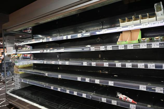 IPP Photo by Felice De Martino, Naples, October 20, 2026. The photo shows empty shelves in supermarkets due to roadblocks set up by truck drivers. Shortages of certain food items, particularly fruits and vegetables. Italy Photo Press World Copyright