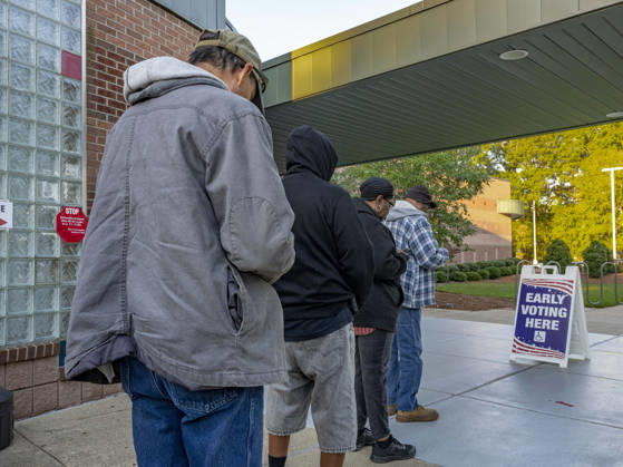 October 20, 2026, Shreveport, Louisiana, USA: Voters wait in line for the opening of the polls on the first day of early vote in Louisiana. Voters are casting their ballots in a highly watched Senate race and in redrawn congressional districts due to the U.S. Supreme CourtÕs Louisiana v. Callais decision, which struck down the stateÕs Congressional map that had created a second majority-Black district. Shreveport USA - ZUMAd155 20261020_znp_d155_011 Copyright: xSuexDorfmanx