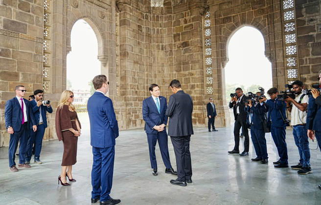 RECORD DATE NOT STATED CM Devendra Fadnavis hosts Marco Rubio, his wife, Jeanette Dousdebes Rubio, and Sergio Gor at the Gateway of India Mumbai, Oct 20 (ANI): Maharashtra Chief Minister Devendra Fadnavis interacts with U.S. Secretary of State Marco Rubio at the Gateway of India, in Mumbai on Tuesday. Rubio s wife, Jeanette Dousdebes Rubio and U.S. Ambassador to India Sergio Gor also present. (@Dev_Fadnavis X ANI Photo) Mumbai Maharashtra India Copyright: xANIx ANI_20261020378