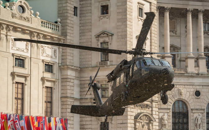 October 20, 2026 Press conference on the Austrian Armed Forces information and demonstration event on National Day 2026. The photo shows an S70 Black Hawk taking off from Heldenplatz in Vienna, Austria.