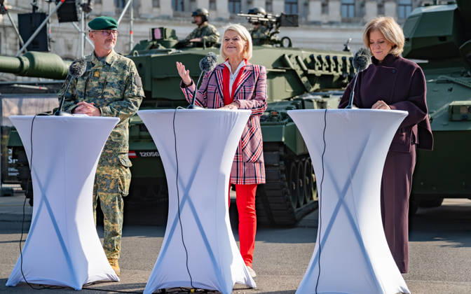 October 20, 2026 Press conference on the Austrian Armed Forces’ information and demonstration event on National Day 2026. The photo shows Vienna Military Commander Brigadier Christian Habersatter, OeVP Federal Minister of Defense Klaudia Tanner, and journalist, television host, ORF Radio Director, and interim Director General Ingrid Thurnher; Vienna, Heldenplatz, Vi