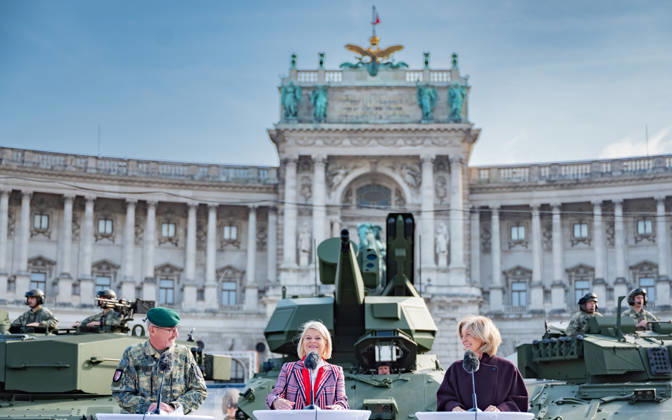 October 20, 2026 Press conference on the Austrian Armed Forces’ information and demonstration event on National Day 2026. The photo shows Vienna Military Commander Brigadier Christian Habersatter, OeVP Federal Minister of Defense Klaudia Tanner, and journalist, television host, ORF Radio Director, and interim Director General Ingrid Thurnher; Vienna, Heldenplatz, Vi