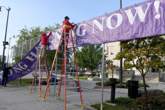 October 20, 2026, Racine, Wisconsin, USA: Workers put up a large banner announcing the start of voting as voters come to Racine City Hall Tuesday morning October 20, 2026 on the first day of early voting in Wisconsin for the midterm elections. There are two closely watched Congressional races, including the First District which includes Racine, and a contentious gubernatorial race on the ballot. Racine USA - ZUMAh154 20261020_znp_h154_003 Copyright: xMarkxHertzbergx
