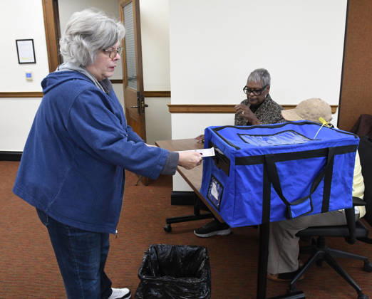 October 20, 2026, Racine, Wisconsin, USA: Voters come to Racine City Hall Tuesday morning October 20, 2026 on the first day of early voting in Wisconsin for the midterm elections. There are two closely watched Congressional races, including the First District which includes Racine, and a contentious gubernatorial race on the ballot. Racine USA - ZUMAh154 20261020_znp_h154_006 Copyright: xMarkxHertzbergx