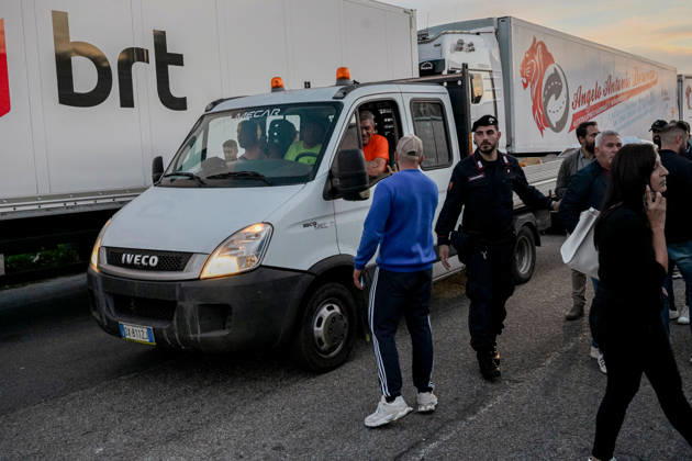 Truck drivers protest in Italy VIBO VALENTIA, ITALY - OCTOBER 20: Trucks and passenger vehicles line the roadway during a blockade organized by agricultural workers and truck drivers at the Sant Onofrio junction in Vibo Valentia, Calabria, Italy, on October 20, 2026. Ongoing demonstrations sparked by surging fuel prices have caused severe disruptions to supply chains and local commerce across southern Italy, with protests set to continue through October 27. Valeria Ferraro Anadolu Vibo valentia Italy. Editorial use only. Please get in touch for any other usage.  Copyright: x2026xAnadoluxValeriaxFerrarox