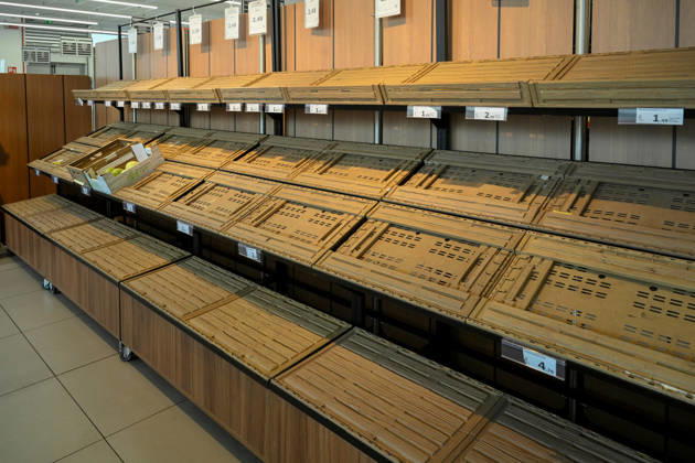 Empty shelves at a local store in Italy s Catanzaro Lido CATANZARO, ITALY - OCTOBER 20 : Empty shelves are seen at a supermarket in Catanzaro Lido as truck drivers and agricultural workers protest against high living costs and rising fuel prices in Catanzaro, Calabria region, Italy on October 20, 2026. The ongoing demonstrations across South Italy have severely affected supply chain distributions and food delivery. Valeria Ferraro Anadolu Catanzaro Italy. Editorial use only. Please get in touch for any other usage.  Copyright: x2026xAnadoluxValeriaxFerrarox
