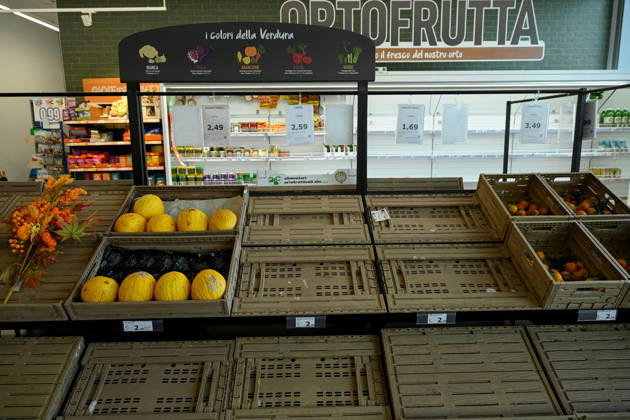Empty shelves at a local store in Italy s Catanzaro Lido CATANZARO, ITALY - OCTOBER 20 : Empty shelves are seen at a supermarket in Catanzaro Lido as truck drivers and agricultural workers protest against high living costs and rising fuel prices in Catanzaro, Calabria region, Italy on October 20, 2026. The ongoing demonstrations across South Italy have severely affected supply chain distributions and food delivery. Valeria Ferraro Anadolu Catanzaro Italy. Editorial use only. Please get in touch for any other usage.  Copyright: x2026xAnadoluxValeriaxFerrarox