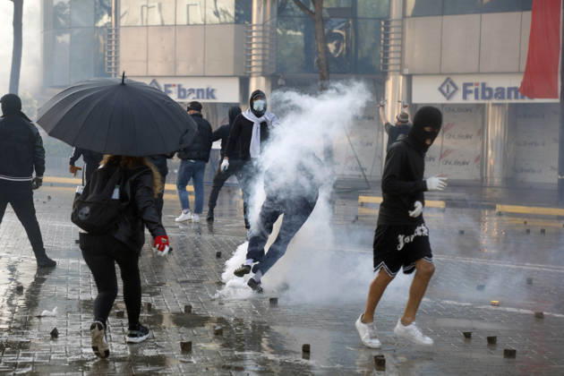 Protesters Clash with Police During a Demonstration in Tirana, Albania. Protesters clash with riot police during an anti-government demonstration in central Tirana on October 17, 2026, as protests continued for a fifth consecutive day over university conditions and demands for the resignation of Albanian Prime Minister Edi Rama. The latest rally follows four nights of violence in the capital, during which protesters and riot police clashed, police used water cannons and tear gas, and demonstrators damaged government offices and shops and set fire to several buildings. Light Studio Agency Malton Dibra Tirana Albania Copyright: xLightxStudioxAgencyx xMaltonxDibrax