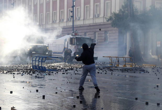 Protesters Clash with Police During a Demonstration in Tirana, Albania. Protesters throw stones towards Albanian Police officers during during an anti-government demonstration in central Tirana on October 17, 2026, as protests continued for a fifth consecutive day over university conditions and demands for the resignation of Albanian Prime Minister Edi Rama. The latest rally follows four nights of violence in the capital, during which protesters and riot police clashed, police used water cannons and tear gas, and demonstrators damaged government offices and shops and set fire to several buildings. Light Studio Agency Malton Dibra Tirana Albania Copyright: xLightxStudioxAgencyx xMaltonxDibrax