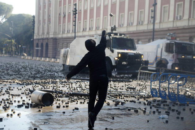 Protesters Clash with Police During a Demonstration in Tirana, Albania. Protesters throw stones towards Albanian Police officers during during an anti-government demonstration in central Tirana on October 17, 2026, as protests continued for a fifth consecutive day over university conditions and demands for the resignation of Albanian Prime Minister Edi Rama. The latest rally follows four nights of violence in the capital, during which protesters and riot police clashed, police used water cannons and tear gas, and demonstrators damaged government offices and shops and set fire to several buildings. Light Studio Agency Malton Dibra Tirana Albania Copyright: xLightxStudioxAgencyx xMaltonxDibrax