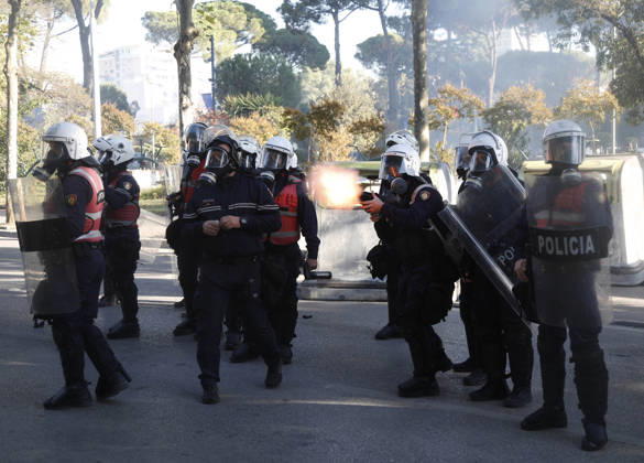 Protesters Clash with Police During a Demonstration in Tirana, Albania. Albanian riot police officers fires a tear gas projectile against protesters during during an anti-government demonstration in central Tirana on October 17, 2026, as protests continued for a fifth consecutive day over university conditions and demands for the resignation of Albanian Prime Minister Edi Rama. The latest rally follows four nights of violence in the capital, during which protesters and riot police clashed, police used water cannons and tear gas, and demonstrators damaged government offices and shops and set fire to several buildings. Light Studio Agency Malton Dibra Tirana Albania Copyright: xLightxStudioxAgencyx xMaltonxDibrax