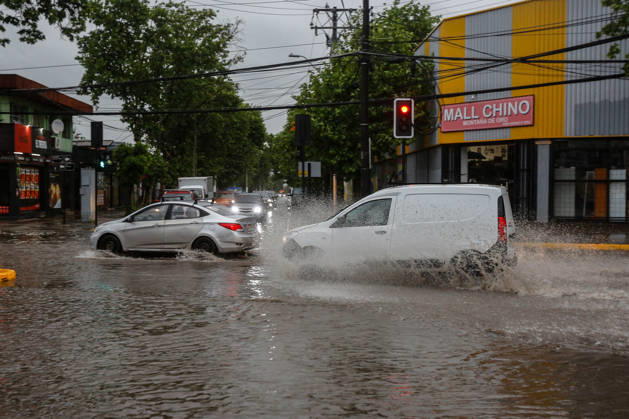 Santiago, October 20, 2026: Flooding at the intersection of Gran Avenida and Los Aviadores streets during the storm front affecting the metropolitan region. Diego Martin Aton, Chile; Santiago, Chile. Aton 1201216.jpeg  Copyright: DIEGOxMARTIN ATONxCHILE