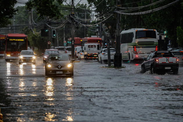 Santiago, October 20, 2026: Flooding at the intersection of Gran Avenida and Los Aviadores streets during the storm front affecting the metropolitan region. Diego Martin Aton, Chile; Santiago, Chile. Aton 1201217.jpeg  Copyright: DIEGOxMARTIN ATONxCHILE