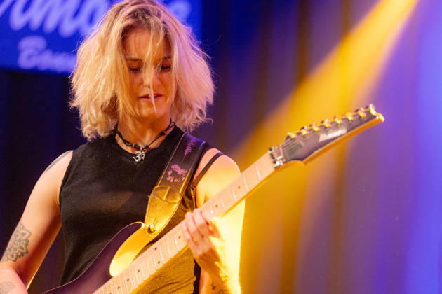 Yasi Hofer at Harmonie Bonn, October 26, 2010. Guitarist Yasi Hofer from Ulm will perform with her band at a concert at Harmonie Bonn. She will be playing there as part of her Best Of Tour 2026. Her style ranges from rock-inspired guitar parts to fusion and instrumental pieces passages. Bonn, Harmonie Bonn, North Rhine-Westphalia, Germany Copyright: xMarcxJohnx