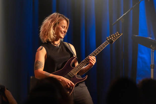 Yasi Hofer at Harmonie Bonn, October 26, 2020. Guitarist Yasi Hofer from Ulm will perform with her band at a concert at Harmonie Bonn. She will be playing there as part of her Best Of Tour 2026. Her style ranges from rock-inspired guitar parts to fusion and instrumental pieces passages. Bonn, Harmonie Bonn, North Rhine-Westphalia, Germany Copyright: xMarcxJohnx