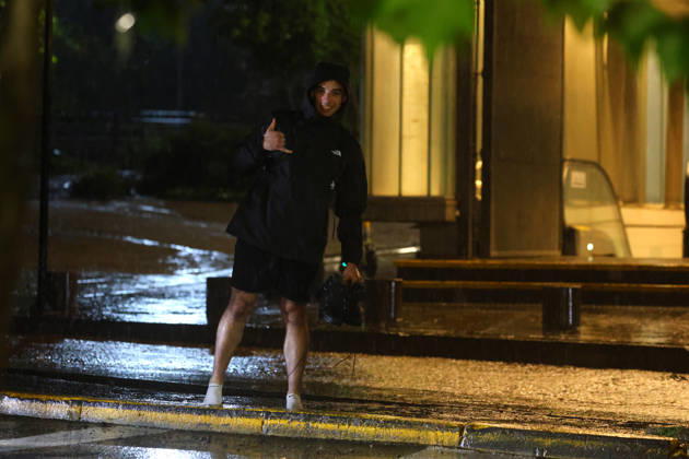 Santiago, October 20, 2026: A flooded street at the intersection of Camino el Alba and Apoquindo during the storm affecting the metropolitan region. Jonnathan Oyarzun, Aton Chile, Santiago, Chile. Aton 1201265  Copyright: JONNATHANxOYARZUN ATONxCHILE