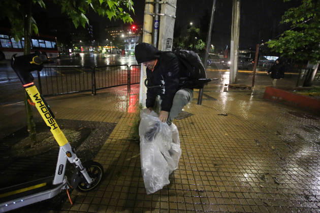 Santiago, October 20, 2026 A flooded street at the intersection of Camino el Alba and Apoquindo during the storm affecting the metropolitan region Jonnathan Oyarzun Aton Chile, Santiago, Chile Aton 1201251  Copyright: JONNATHANxOYARZUN ATONxCHILE