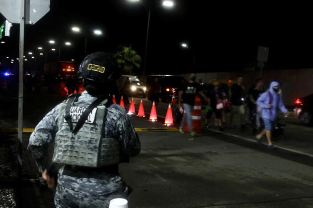 Central American migrants continue journey toward US from southern Mexico TAPACHULA, MEXICO – OCTOBER 20: A Mexican service member watches the migrant caravan pass by, en route to the United States, in Tapachula, Mexico, on October 20, 2026. Hundreds of migrants who entered Mexico from Central America in recent days are moving forward in a caravan, seeking to reach the U.S. border. Jose Torres Anadolu Tapachula Mexico. Editorial use only. Please get in touch for any other usage.  Copyright: x2026xAnadoluxJosexTorresx