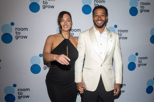 Room to Grow Gala, New York, USA - 20 Oct (L-R) Ashley Graham and Justin Ervin attend the Room to Grow Gala at Ziegfeld Ballroom on October 20, 2026 in New York City. New York United States Copyright: xRonxAdarx xSOPAxImagesx Ron-Adar-1460521