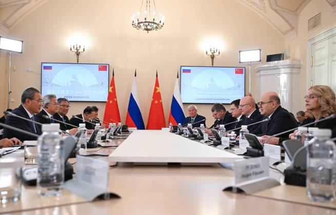 Russia China 9269451 21.10.2026 Chinese Premier Li Qiang and Russian Prime Minister Mikhail Mishustin attend a narrow format meeting at the Boris Yeltsin Presidential Library in St. Petersburg, Russia. Alexander Miridonov Sputnik St. Petersburg Russia  Copyright: xAlexanderxMiridonovx