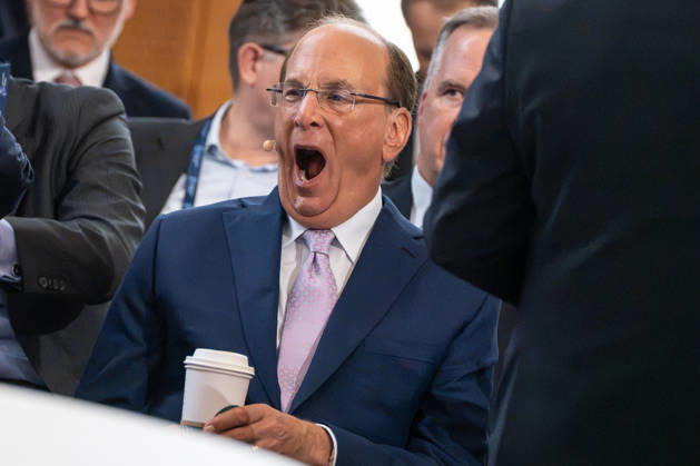 Larry Fink (Laurence Douglas Fink) with Starbucks Coffee s Pappbecker in the front row at the Berlin Global Dialogue in the former State Council building of the GDR; Berlin Global Dialogue 2026 (BGD 2026); theme: Advancing Alliances for a New Era ; Berlin, Germany; ESMT
