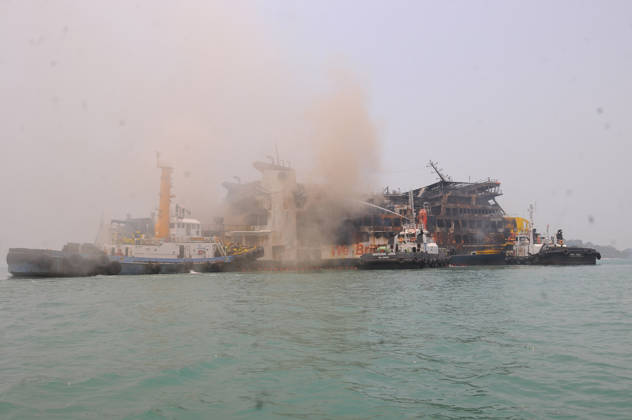 Efforts are underway to extinguish a fire that broke out on a passenger ferry in Indonesia s Cilegon PELABUHAN MERAK, CILEGON, INDONESIA - OCTOBER 21: Fireboats take turns spraying water onto the passenger ferry KMP Batumandi to cool down the vessel after it caught fire while preparing to dock off Merak Port in Cilegon, Banten, Indonesia on Wednesday, October 21, 2026. The vessel caught fire on Tuesday, October 20, and rescue operations remain underway as the ship continues to emit smoke. Water is continuously sprayed to cool the vehicle deck containing numerous cars, motorcycles, buses, and trucks, while authorities confirm no fatalities have been reported. Dasril Roszandi Anadolu Pelabuhan Merak Indonesia. Editorial use only. Please get Copyright: x2026xAnadoluxDasrilxRoszandix