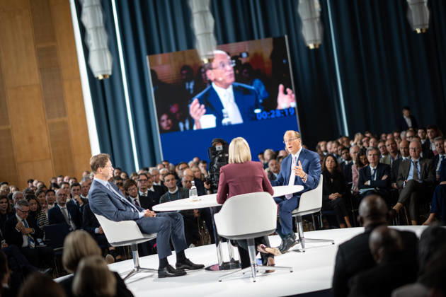 Larry Fink (Laurence Douglas Fink), CEO of BlackRock, speaks at the Berlin Global Dialogue in the former State Council building of the GDR, in conversation with Ola Källenius, CEO of Mercedes-Benz Group AG (on the left in the photo). Berlin Global Dialogue 2026 (BGD 2026), theme: Advancing Alliances for a New Era, Berlin, Berlin, Germany, ESMT