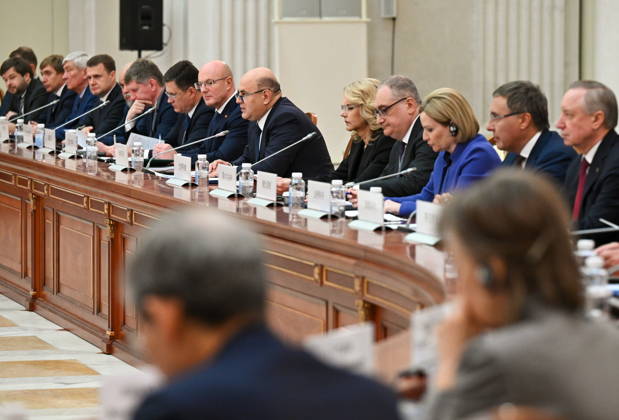 RUSSIA, ST PETERSBURG - OCTOBER 21, 2026: Mikhail Mishustin (C), Russia s Prime Minister, holds expanded talks with Li Qiang, Premier of China, at the Boris Yeltsin Presidential Library. Alexander Miridonov POOL TASS  99700862