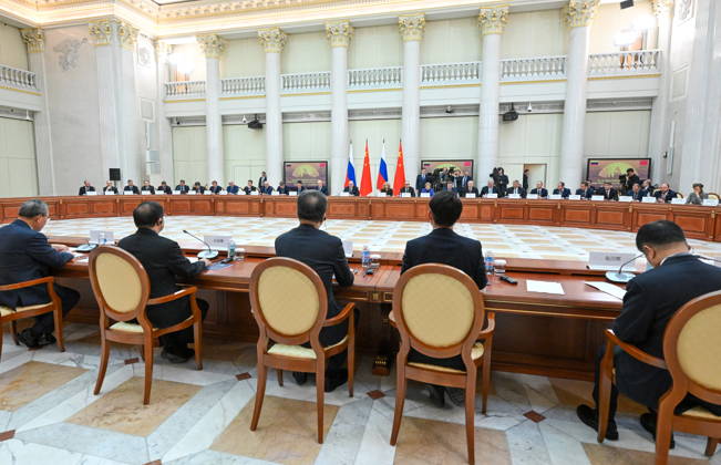 RUSSIA, ST PETERSBURG - OCTOBER 21, 2026: Expanded talks take place between Mikhail Mishustin, Russia s Prime Minister, and Li Qiang, Premier of China, at the Boris Yeltsin Presidential Library. Alexander Miridonov POOL TASS  99700869