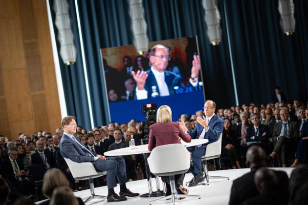 Larry Fink (Laurence Douglas Fink), CEO of BlackRock, speaks at the Berlin Global Dialogue in the former State Council building of the GDR, in conversation with Ola Källenius, CEO of Mercedes-Benz Group AG (on the left in the photo). Berlin Global Dialogue 2026 (BGD 2026), theme: Advancing Alliances for a New Era, Berlin, Berlin, Germany, ESMT
