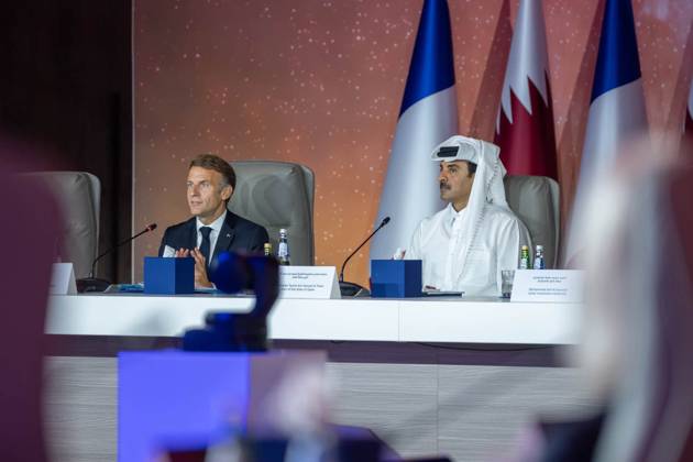 Qatar s Emir and French President Attend One Planet Sovereign Wealth Funds Summit Qatar s Emir Sheikh Tamim bin Hamad Al Thani and French President Emmanuel Macron attend the ninth edition of the One Planet Sovereign Wealth Funds (OPSWF) CEO Summit at the Rosewood Hotel in Qatar, on October 21, 2026. Photo by Emiri Diwan Office apaimages Doha Doha Qatar 211026_Qatar_QPO_00(4) Copyright: xapaimagesxEmirixDiwanxOfficex xapaimagesx