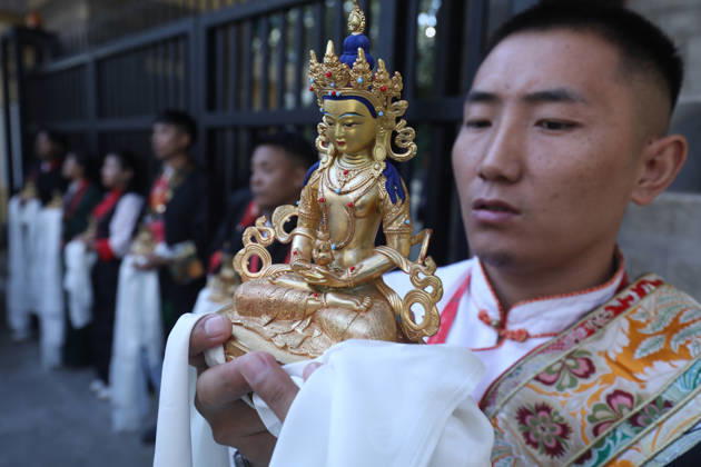 Long Life prayer offering for the Dalai Lama at Dharamshala, India A devotee holds a ritual offering during a Long-Life Prayer Offering for the Tibetan spiritual leader, the Dalai Lama (not pictured), at the Main Tibetan Temple at McLeod Ganj, in Dharamshala, India on October 21, 2026. The prayer session was organized by the Tibetan Institute of Performing Arts (TIPA), Norbulingka Institute and the Nepal Tibetan Lhamo Association. Dharamshala india  Copyright: xMatrixxImagesx xSanjayxBaidx