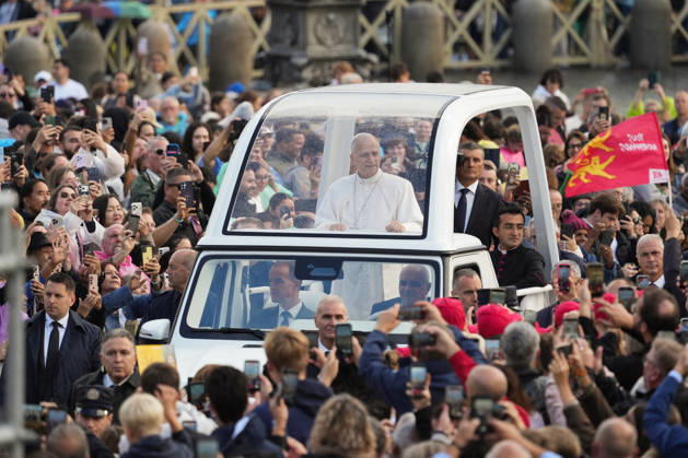 Pope Leo XIV At Weekly General Audience - Vatican City His Holiness Pope Leo XIV attends the weekly general audience at St Peter s Square in Vatican City, Vatican on October 21, 2026. Photo by Andrea Bracaglia ABACAPRESS.COM Vatican City Vatican City Vatican (or Holy See)  Copyright: xBracagliaxAndrea ABACAx
