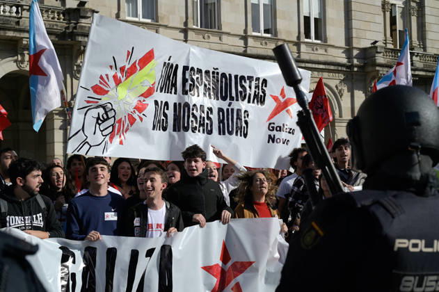 Protest Against Abascal s Event in A Coruna A group of people during a rally against the visit of Vox leader Santiago Abascal on October 21, 2026, in A Coruna, Galicia, Spain. Several people gathered, organized by far-left movements, to boycott the Vox leader’s visit to the Galician city. October 21, 2026. A Coruna, Galicia. A Coruna, Galicia, Spain  Copyright: xM.xDylanx 7859193