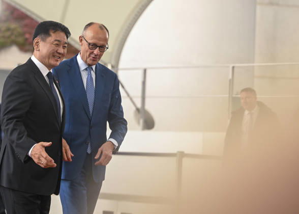 Friedrich Merz - Ukhnaagiin Khurelsukh meeting in Berlin BERLIN, GERMANY - OCTOBER 21: German Federal Chancellor Friedrich Merz welcomes Mongolian President Ukhnaagiin Khurelsukh at the entrance of the Federal Chancellery in Berlin, Germany on Wednesday, October 21, 2026. Halil Sagirkaya Anadolu Berlin Germany. Editorial use only. Please get in touch for any other usage.  Copyright: x2026xAnadoluxHalilxSagirkayax