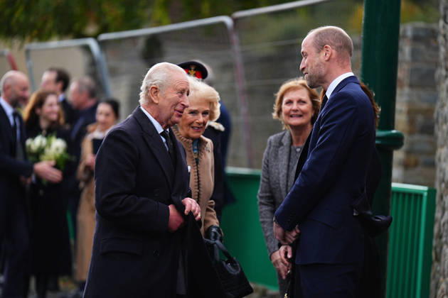 Entertainment Bilder des Tages Aberfan disaster anniversary (left to right) King Charles III, Queen Camilla and the Prince of Wales attend a commemoration event at Aberfan Memorial Garden, where survivors, bereaved parents and members of the community are paying tribute to the 144 people who lost their lives in the Aberfan disaster on October 21 1966. Picture date: Wednesday October 21, 2026., Credit:Aaron Chown PA ROTA - B68 Avalon UK, Aberfan  Copyright: xAaronxChownx xPAxROTAx-xB68x xAvalonx 1145335615