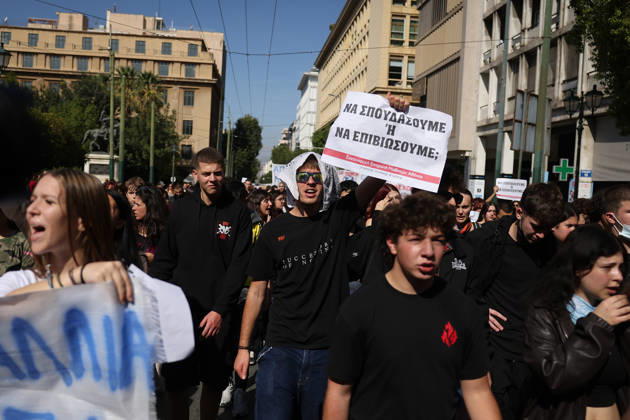 Students, teachers stage demonstration in Athens, Greece ATHENS, GREECE - OCTOBER 21: Students and teachers take part in a demonstration against the rising cost of living and demanding better working conditions and increased funding for public education in Athens, Greece, on October 21, 2026. Costas Baltas Anadolu Athens Greece. Editorial use only. Please get in touch for any other usage. Copyright: x2026xAnadoluxCostasxBaltasx