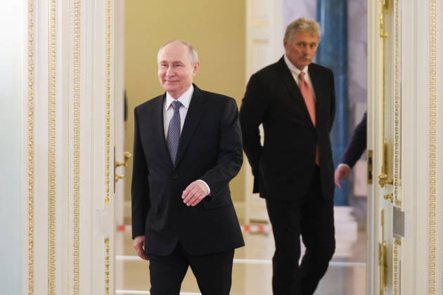 RUSSIA, ST PETERSBURG - OCTOBER 21, 2026: Russian President Vladimir Putin (L) is seen during a meeting with Chineese Premier Li Qiang. Alexander Demianchuk TASS  99710346