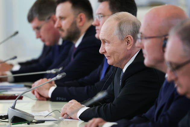 RUSSIA, ST PETERSBURG - OCTOBER 21, 2026: Russian President Vladimir Putin (C) is seen during a meeting with Chineese Premier Li Qiang TASS St Petersburg Russia  - ZUMAt113 20261021_zaa_t113_451 Copyright: xAlexanderxDemianchukx