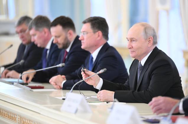 Russia Putin China 9269828 21.10.2026 Russian President Vladimir Putin attends a meeting with Chinese Premier Li Qiang at the Constantine Palace in Strelna, a suburb of St. Petersburg, Russia. Kristina Solovyova Sputnik St. Petersburg Russia  Copyright: xKristinaxSolovyovax