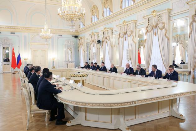 Russia Putin China 9269837 21.10.2026 Russian President Vladimir Putin and Chinese Premier Li Qiang attend a meeting at the Constantine Palace in Strelna, a suburb of St. Petersburg, Russia. Gavriil Grigorov Sputnik St. Petersburg Russia  Copyright: xGavriilxGrigorovx