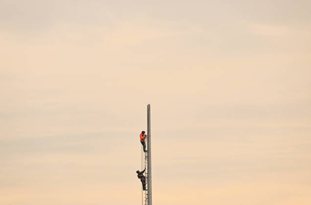 German national flag replaced atop Bundestag building in Berlin BERLIN, GERMANY - OCTOBER 21: Workers replace one of the German national flags atop the roof of the Bundestag (Federal Parliament) building in Berlin, Germany, on October 21, 2026. Staff hoisted the tricolor flag of black, red, and gold as part of routine maintenance on the historic Reichstag building. Halil Sagirkaya Anadolu Berlin Germany. Editorial use only. Please get in touch for any other usage.  Copyright: x2026xAnadoluxHalilxSagirkayax